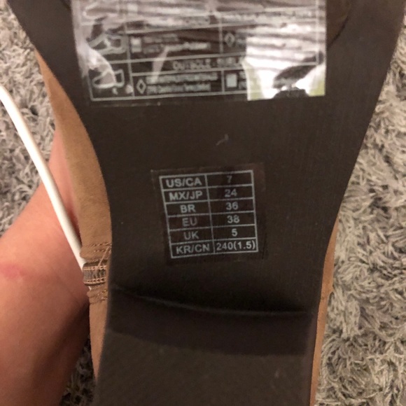 Light brown small booties size US 7 - Picture 3 of 3